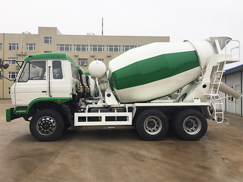 Dongfeng Euro III Camión de mezclado de concreto de 8 a 9 metros cúbicos