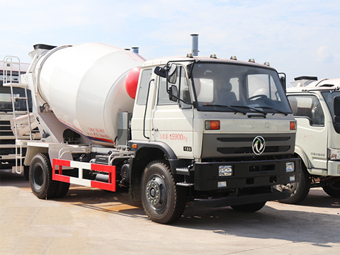 Dongfeng Euro III Camión de mezclado de concreto de 6 metros cúbicos
