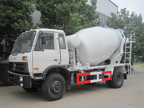 Dongfeng Euro III Camión de mezclado de concreto de 6 metros cúbicos