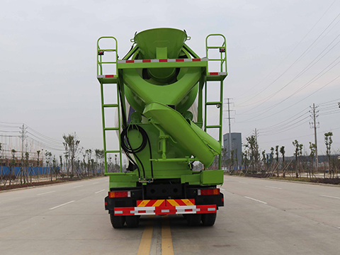 Dongfeng Euro III Camión de mezclado de concreto de 10 metros cúbicos 