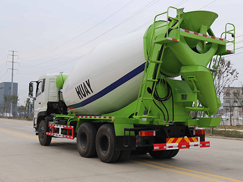 Dongfeng Euro III Camión de mezclado de concreto de 10 metros cúbicos 