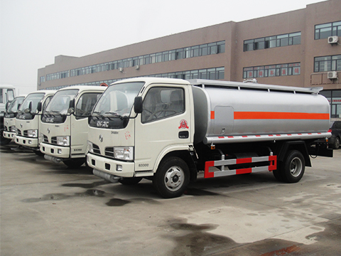 Dongfeng Euro II Motor diesel estándar Camión dumper/Camión volquete 6000L