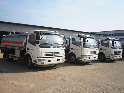 Dongfeng Euro II Motor diesel estándar Camión dumper/camión volquete 10000L