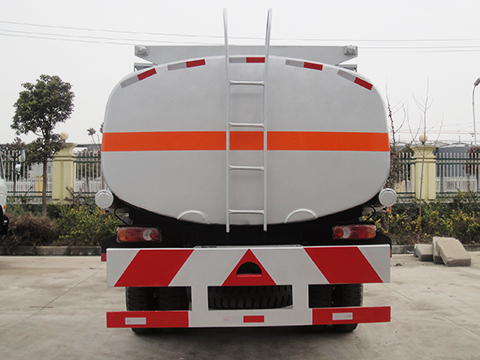 Dongfeng Euro II Motor diesel estándar Camión dumper/Camión volquete 16000L
