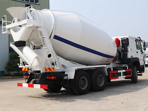 Sinotruk Howo Euro II Camión de mezclado de concreto de 3 metros cúbicos