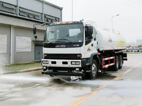 Isuzu 6 X 4 20000 Litros Camión cisterna agua con plataforma de trabajo