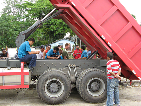 Camión volquete Sinotruk Howo 336hp 18 metros cúbicos