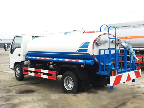 Isuzu 4 X 2 4000 Litros Camión cisterna agua