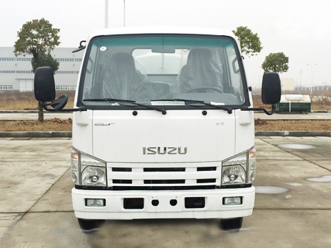 Isuzu 4 X 2 4000 Litros Camión cisterna agua