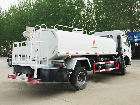 Dongfeng 6000 Litros Camión con tanque de agua