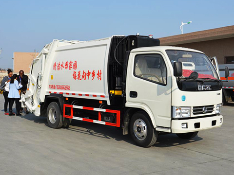 Camion à ordures de compression Dongfeng 4 mètres cubes 