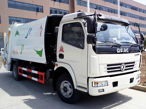 Camion à ordures à compression Dongfeng 7 mètres cubes