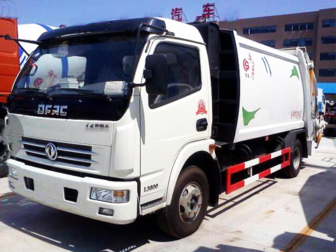 Camion à ordures à compression Dongfeng 7 mètres cubes