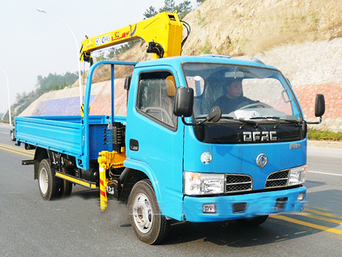 Camion-grue Dongfeng avec grue à bras droit de 2 tonnes