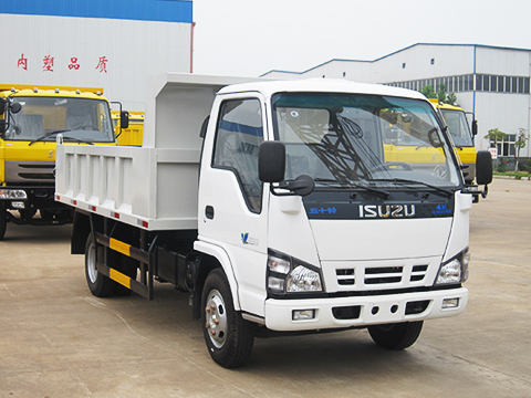 Camion benne Isuzu 4 à 5 tonnes