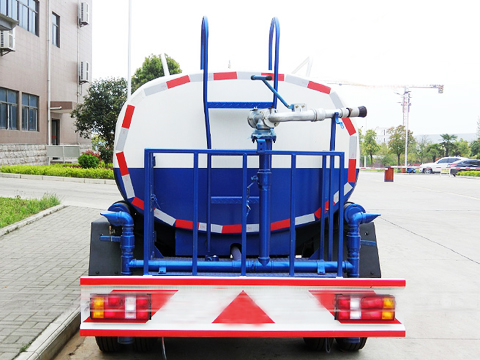 Arroseuse Sinotruk Howo 4x2 4000L