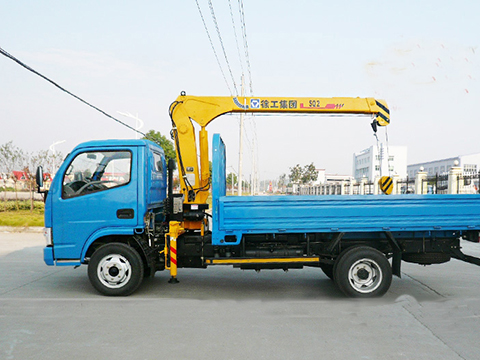 Dongfeng Lorry Truck with 2 ton Streight Arm Crane