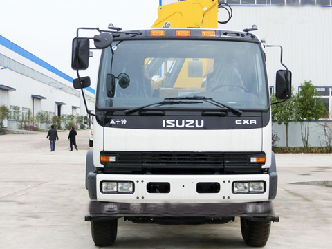 Isuzu Lorry Truck with 5 tons Knuckle Boom Crane