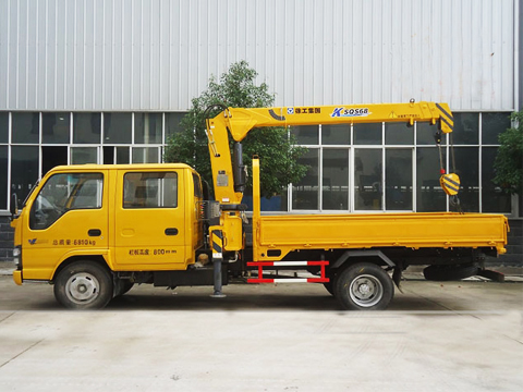 Truck Mounted Crane Isuzu with 3.2 tons Telescopic Boom Truck