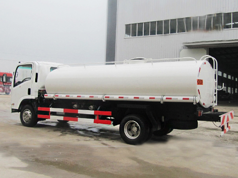 Isuzu 4x2 Drive 8000 Liter Want Tank Truck