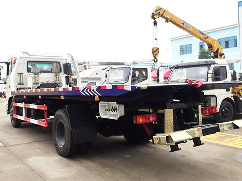 Dongfeng 5 ton Road Wrecker Tow Truck with Flatbed