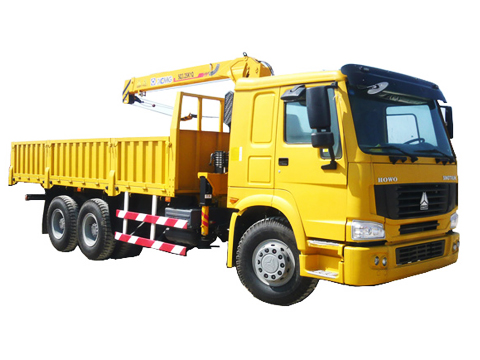 Sinotruk Howo Lorry Truck with 5 ton Streight Arm Crane