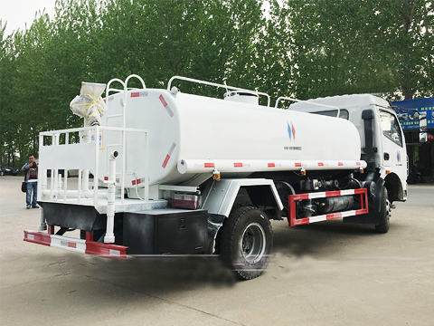 Water Tank Lorry Dongfeng 6000 Liter Water Tanker Truck