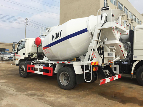 Yuejin 5 Cubic Meter Concrete Mixer Truck