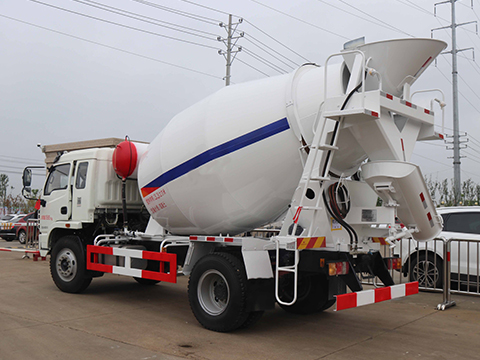 Yuejin 7 Cubic Meter Concrete Mixer Truck